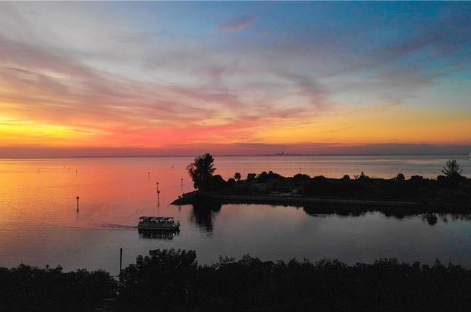 Unforgettable Dining Aboard the Best Local Dinner Cruise